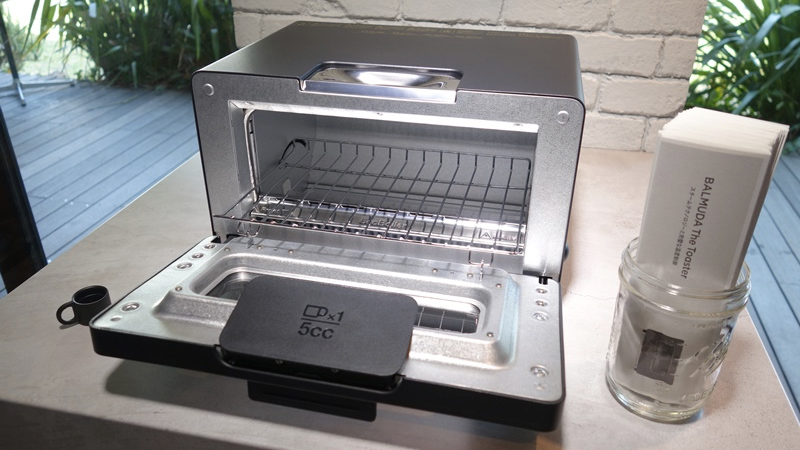 Illustration for article titled A Humidifying Toaster Ensures Breakfast Isn't a Dried-Out Disappointment